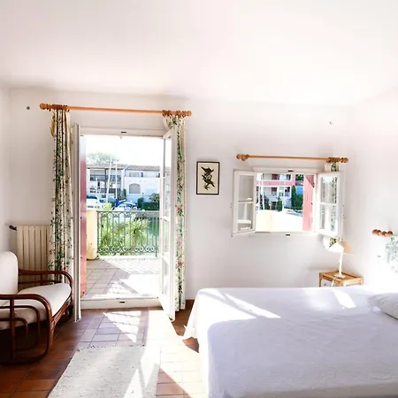 Fisherman House With Wifi And A Mooring In A Private Area - Parking Near-by Сasa de vacaciones Grimaud